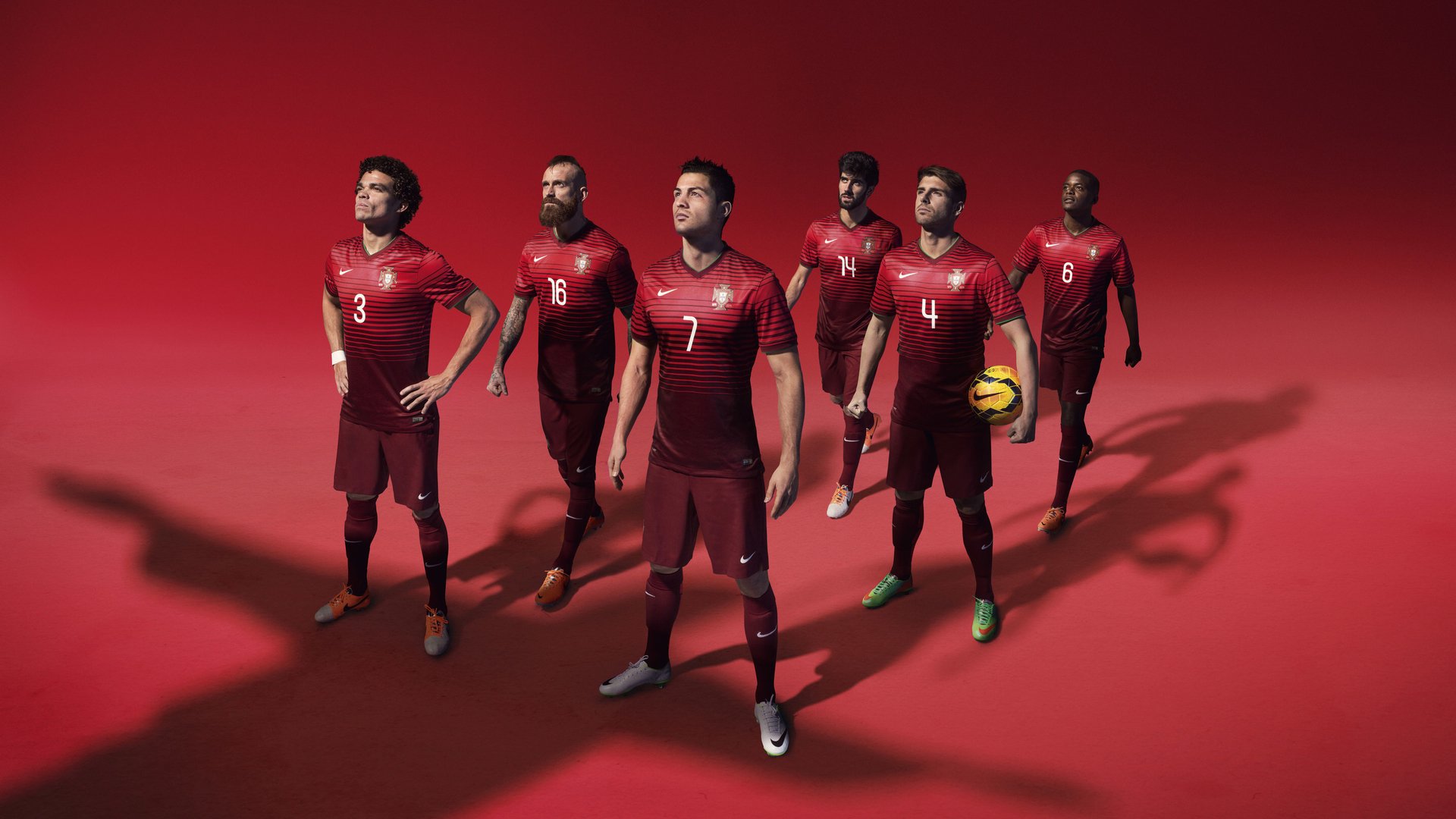 kaiyun体育-中超球队奋力争胜，目标冲击联赛前列，中超各队投入