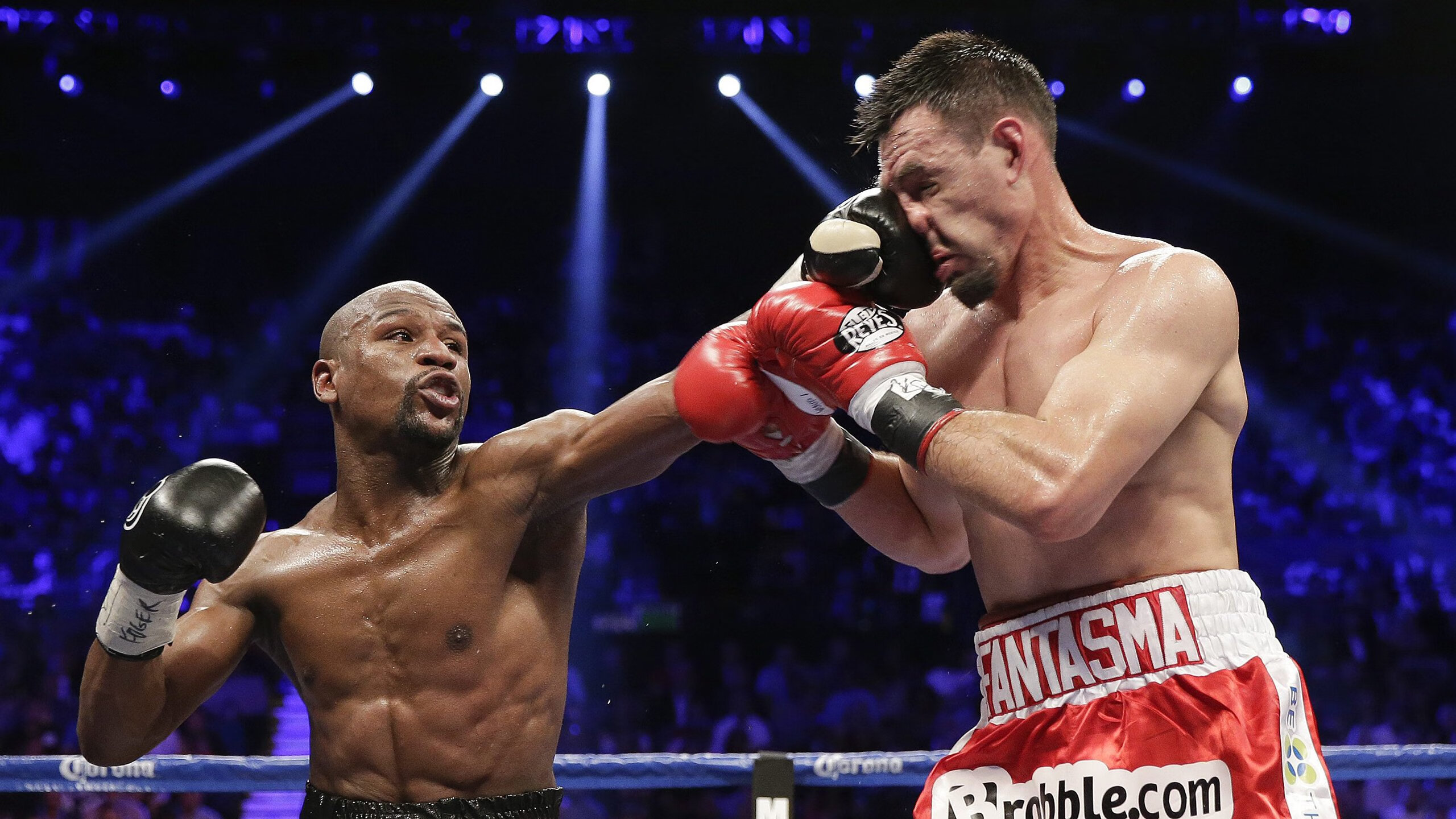 开云体育-快船队球员努力训练，期待下一场胜利，快船队内训练